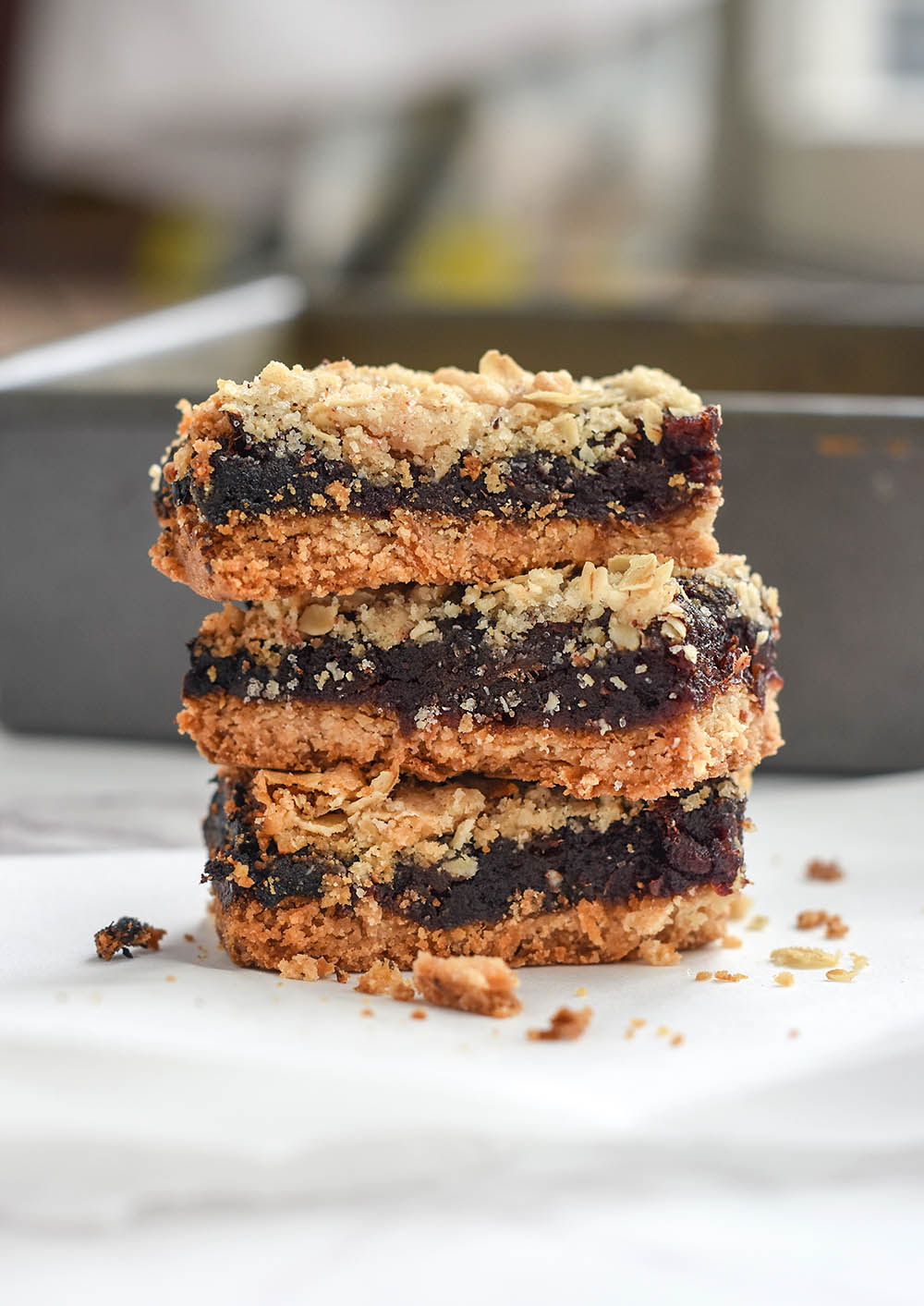 old-fashioned date bars with buttery crust, date filling, and oatmeal crumble